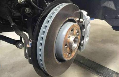 刹车踏板变软的原因怎么解决,刹车硬的原因及解决方法