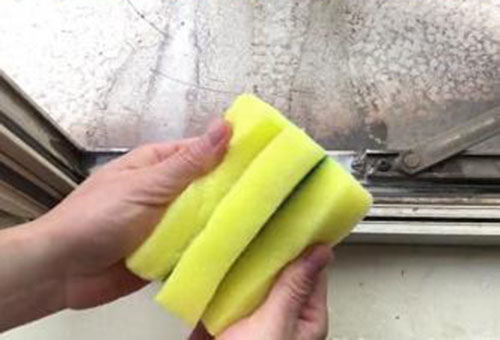 窗台缝隙怎么清理,窗台脏难清理教你一招