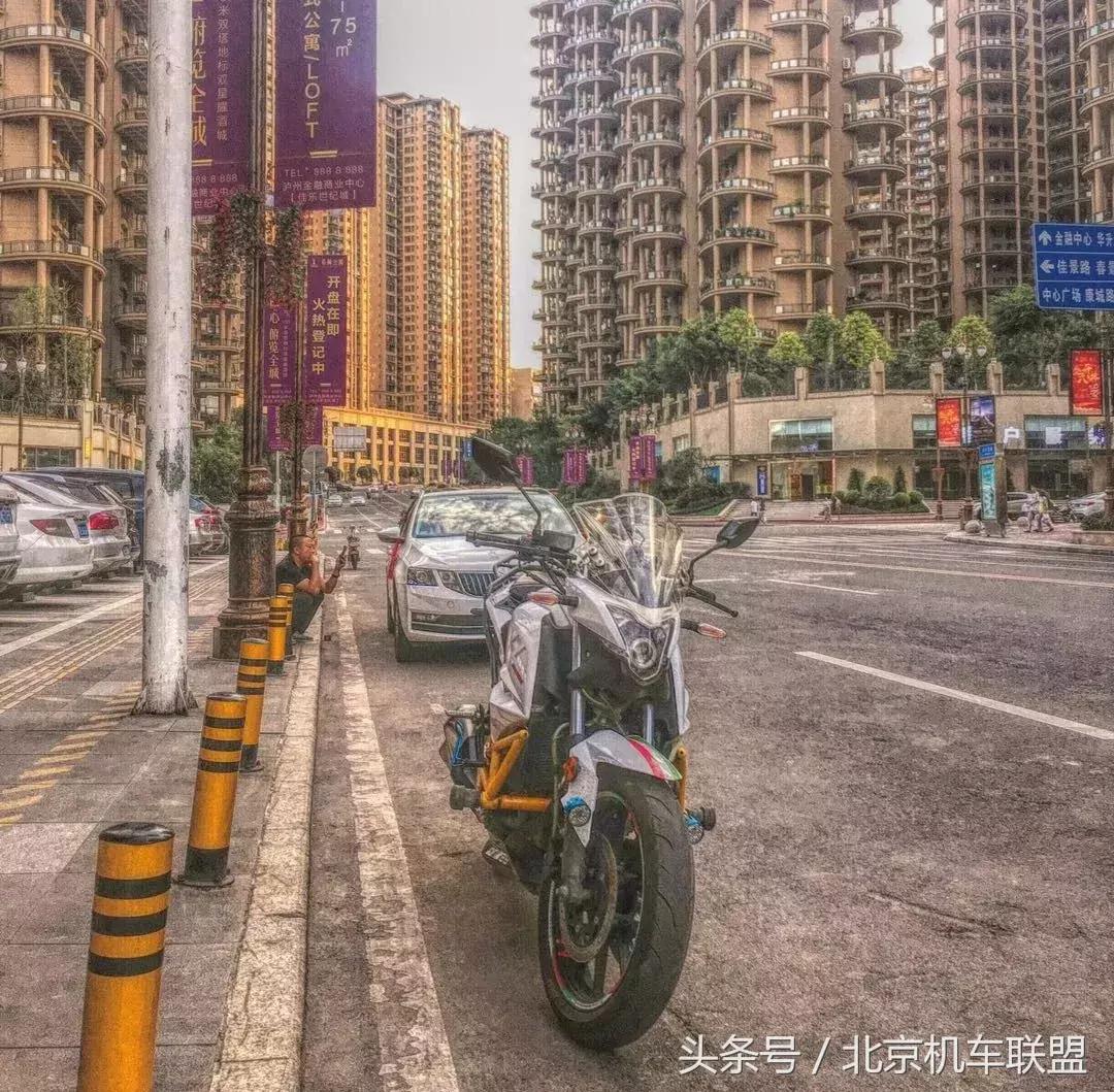 摩友旅途美景,摩友们感受骑行的独特魅力