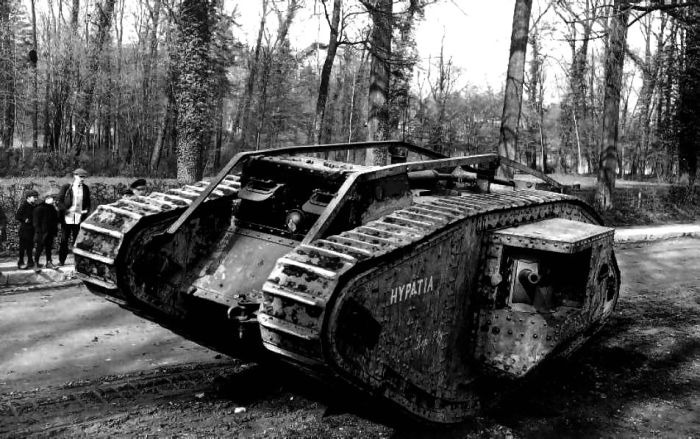 从第一次世界大战开始，坦克就已经娘化了！