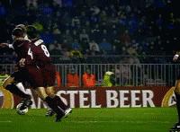 内马尔经典进球挑球过人展现天赋,内马尔的绝招