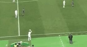 内马尔经典进球挑球过人展现天赋,内马尔的绝招