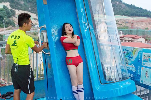 足球宝贝泳池助力足球比赛,足球宝贝组合水上闯关