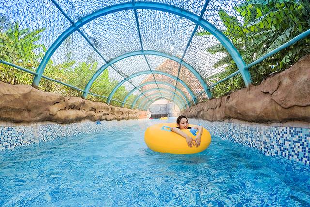 足球宝贝泳池助力足球比赛,足球宝贝组合水上闯关