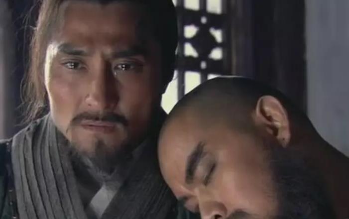 梁山头领宋江为何一心要接受招安,梁山有一个好汉最先看清宋江人品