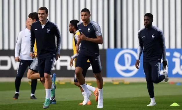 「开场哨」万众瞩目决赛夜！是新王加冕还是王者归来？第二十五个比赛日看点前瞻