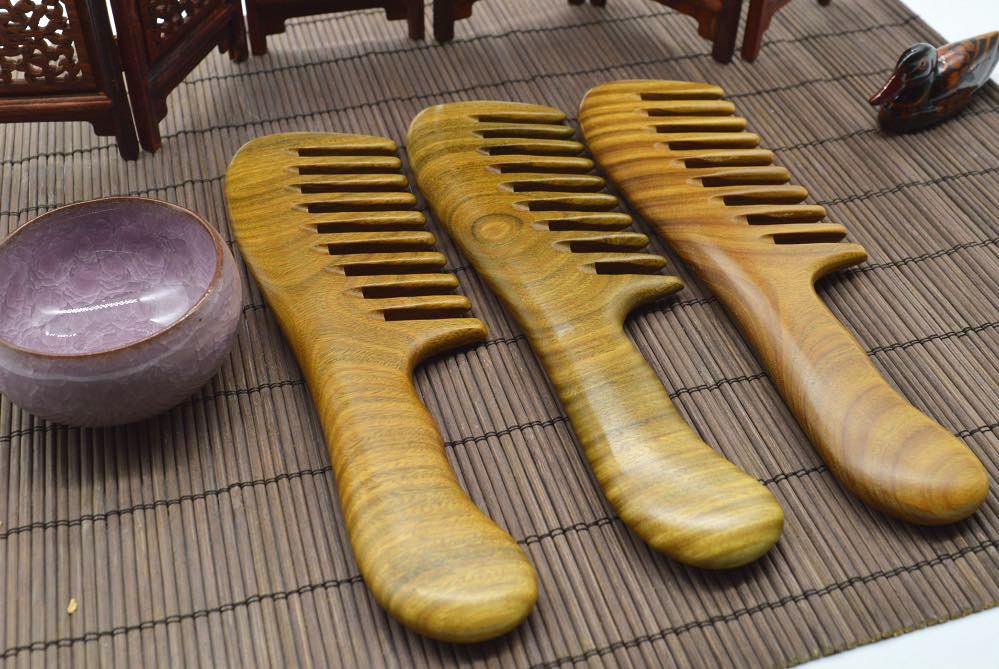 绿檀木如何鉴别真假,金丝檀木和绿檀木哪个梳头更好