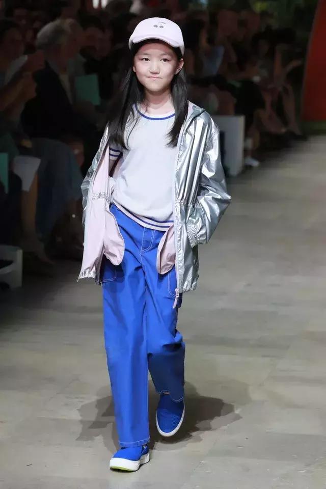 李嫣李老师照片,李亚鹏女儿李嫣的社交账号