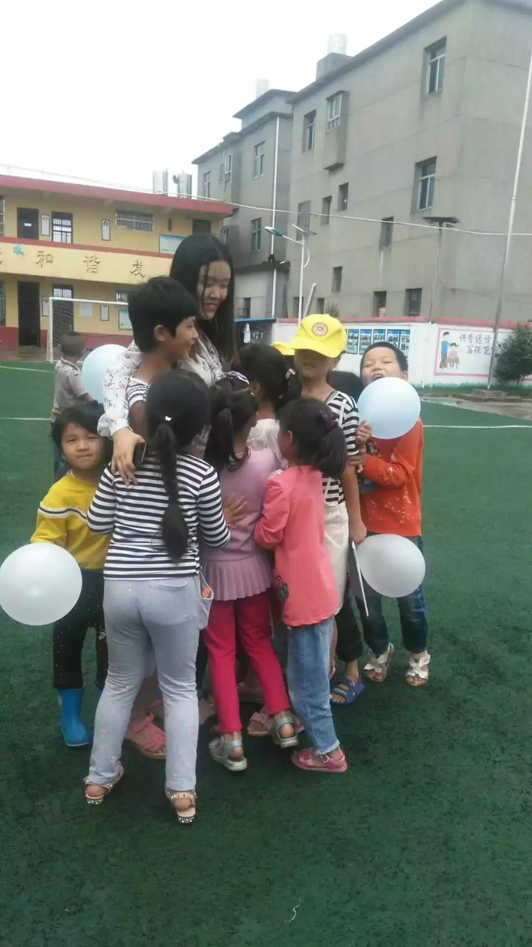 世界杯结束了，这位村小校长和他的孩子们的足球梦，才刚刚开始