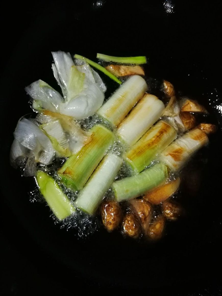 大厨葱烧海参家常做法,家常大葱烧海参正宗做法