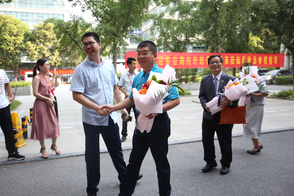 群星照耀海内外保险名家齐访保险岛