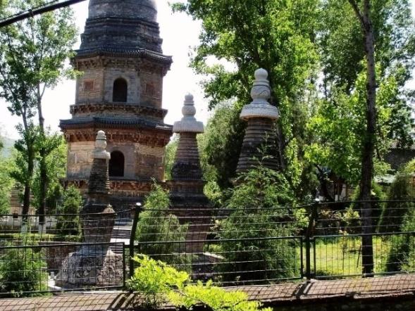 云居寺罗汉塔,云居寺文物现场