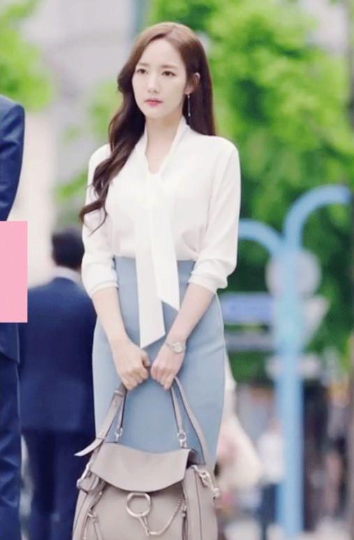 《金秘书为何那样》最出彩的不是霸总爱我，而是教科书式穿搭