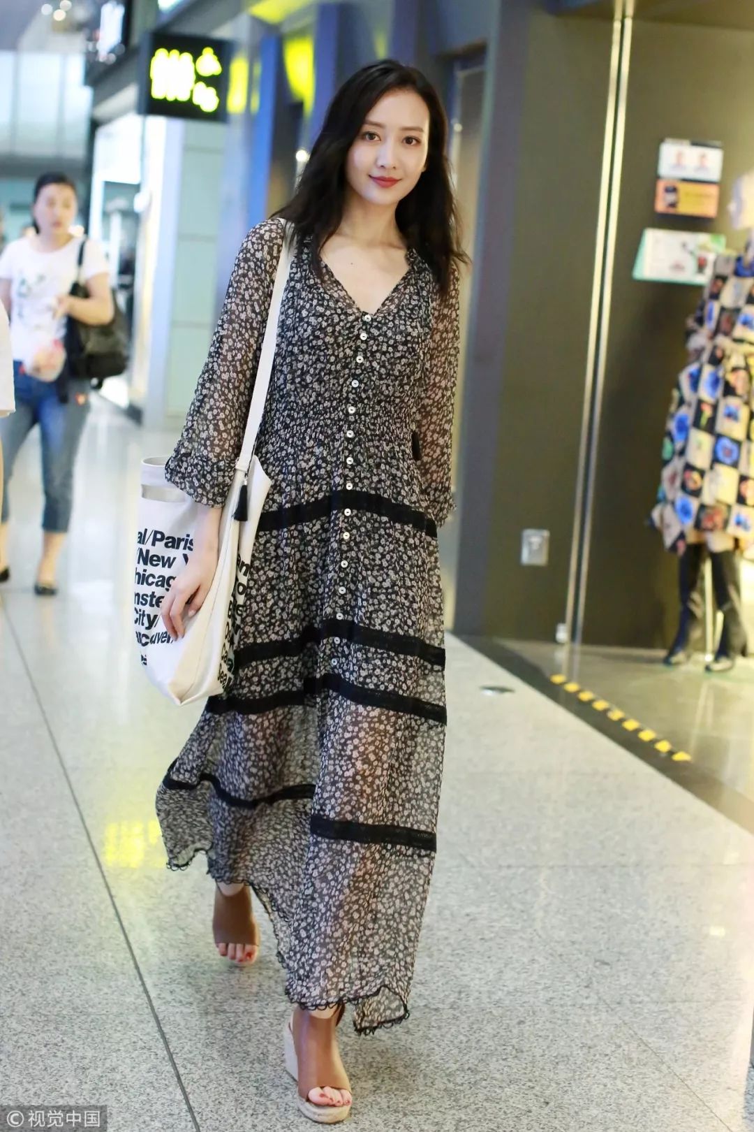 年终了到处都是促销价,年底的商品降价