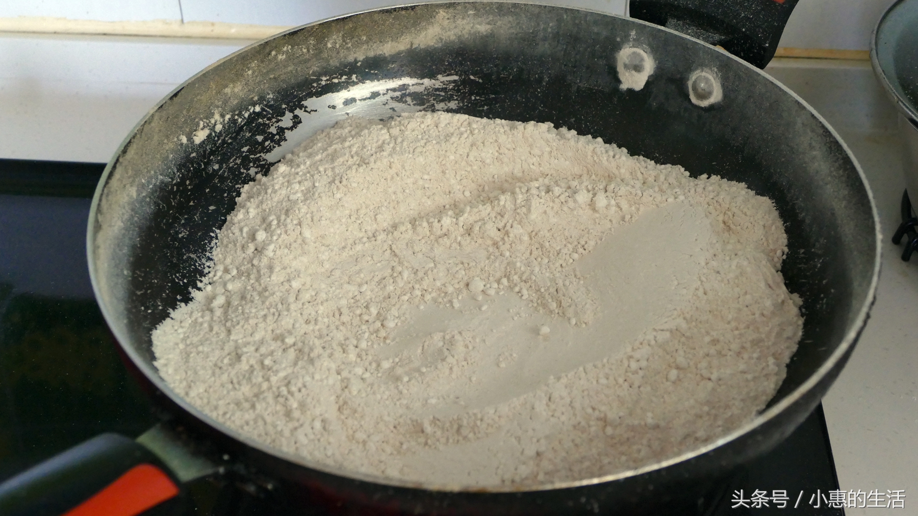 炒面：不用油炒，不加任何调料，开水烫一烫搅一搅就可以吃