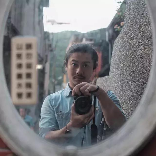 面对镜头不自然怎么克服,拍照怎么让自己更有镜头感