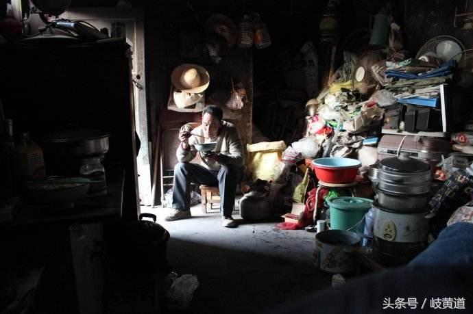 女生胳膊肿了图片,女性胳膊腿肿怎么回事