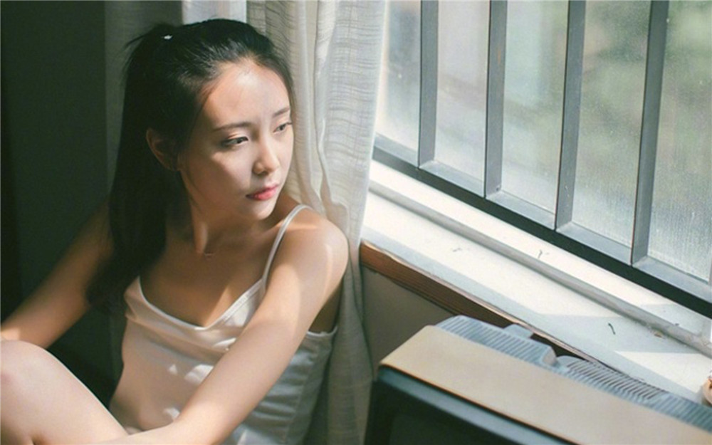 三年前我是为了你才残废的,现在我的腿好了,你还要跟我离婚吗?