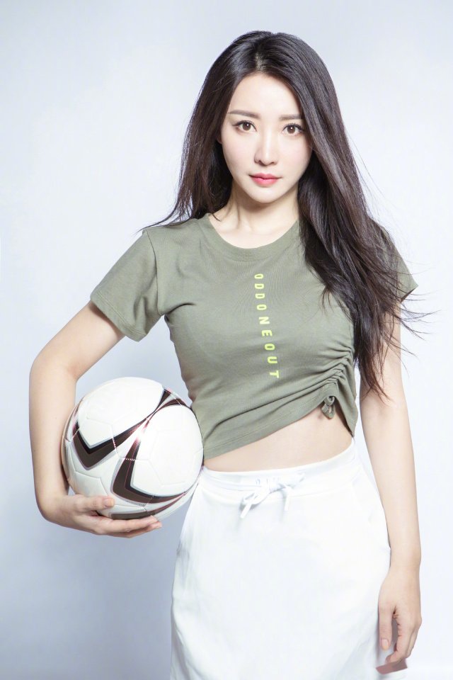 最美足球女神图片,德国最美足球女神写真娜乌西卡