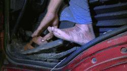 货车司机穿拖鞋驾驶违规吗,穿拖鞋开车车主知道吗