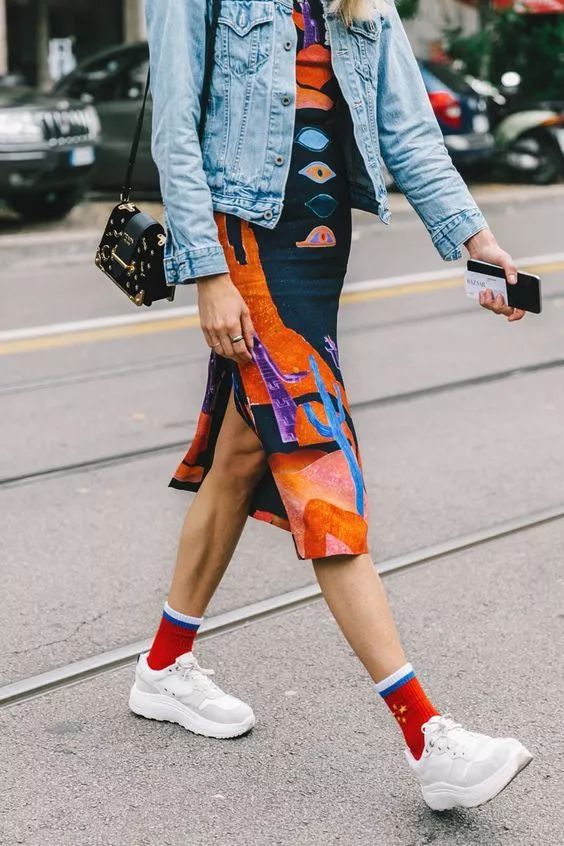 当我们穿着相同鞋子的时候,只有袜子能代表你的个性了