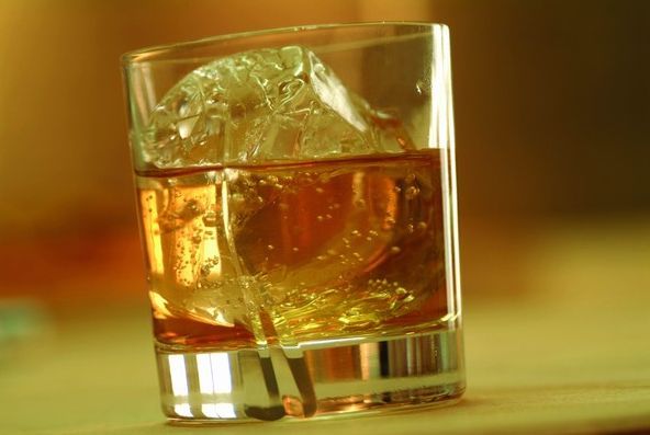 经常喝酒的怎么喝对身体危害最小,要注意最危险的三种喝酒方式