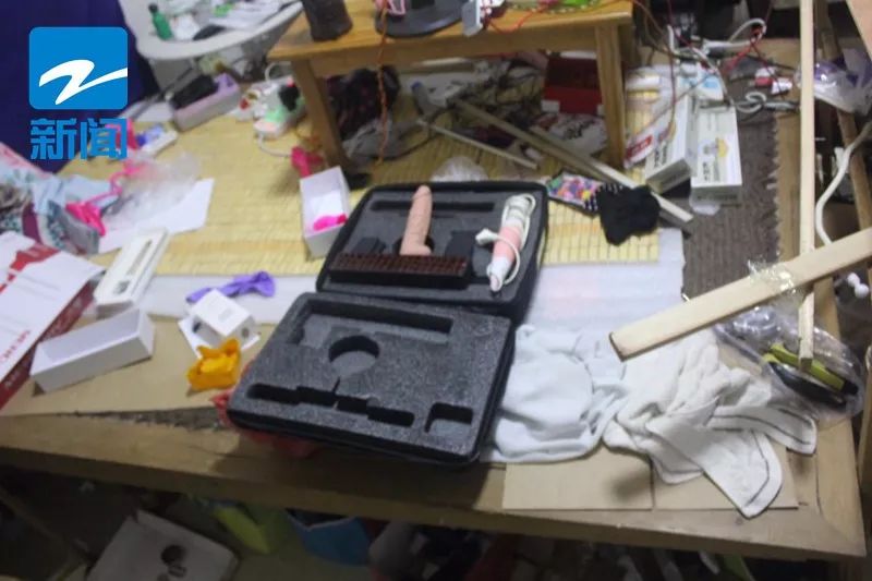 47岁妇人靠美颜工具做网络淫秽直播，不出门不睡觉，还做着另一个勾当