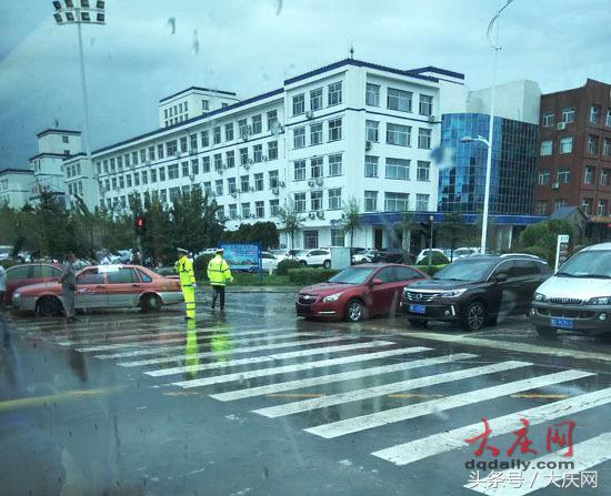 雨中爱心,雨中爱心图片