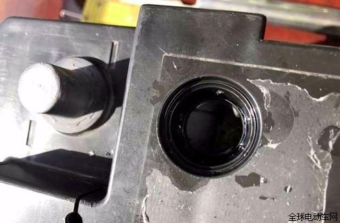 电动车充电充不进去一招解决,电动车电池充不进电怎样修好