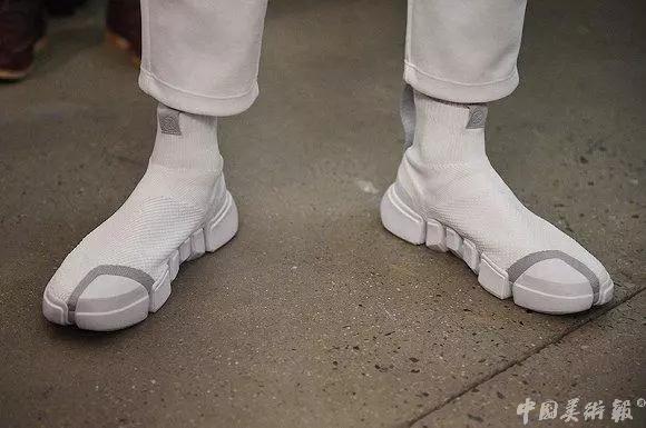 李宁拿大哥大短袖,2018年李宁纽约时装周