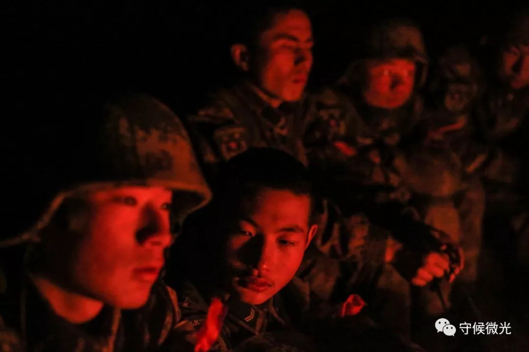 品图：大国末梢的站立者