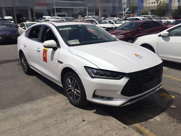 新款比亚迪秦实车曝光,2023款全新比亚迪秦白色上市了吗