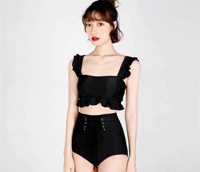 女生穿泳装，到底要不要穿内衣？穿错就很尴尬了！