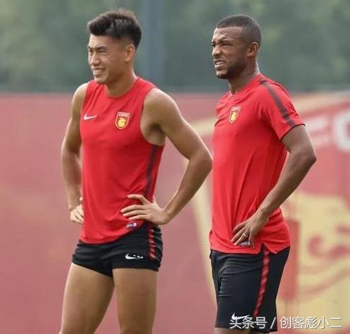 张呈栋足球精彩表现,张呈栋幽默回应白斩鸡