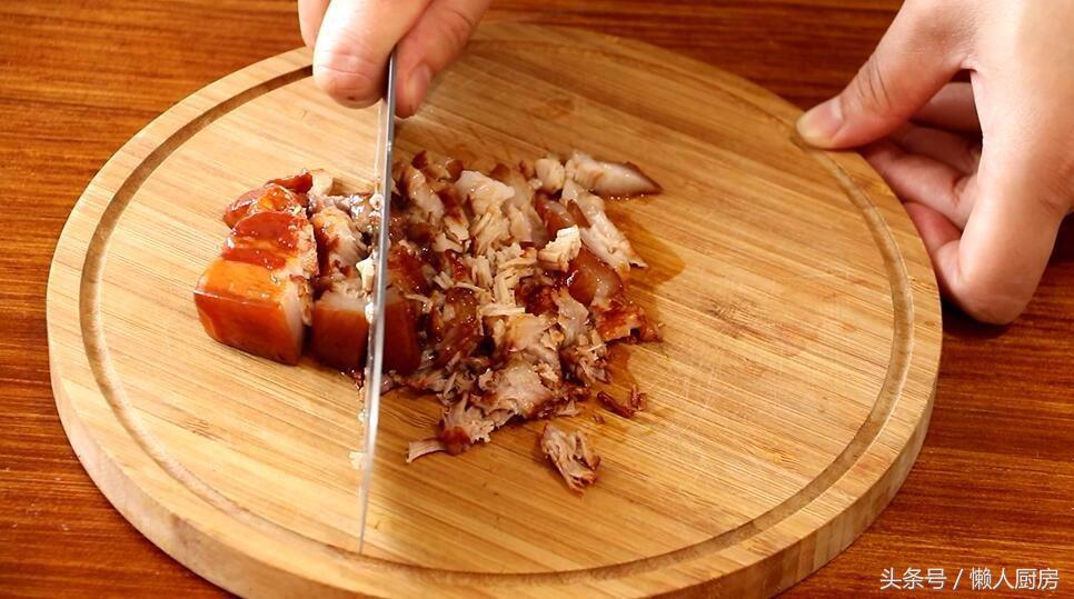 家庭版荷叶饼肉夹馍怎么做,早餐荷叶饼肉夹馍家常做法