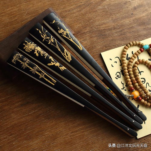 文玩扇子的盘玩方法,文玩扇子的盘玩方法和知识
