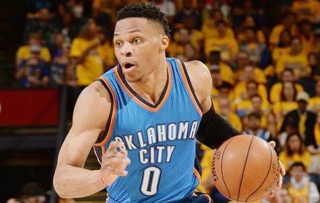 想成为足球高手怎么练球,足球边线快速带球有人紧逼