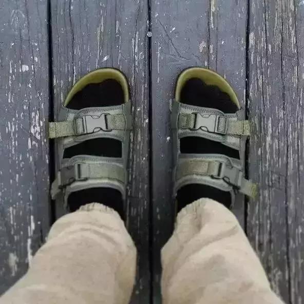 夏天鞋子可以当拖鞋穿的,可以当拖鞋也可以当板鞋穿