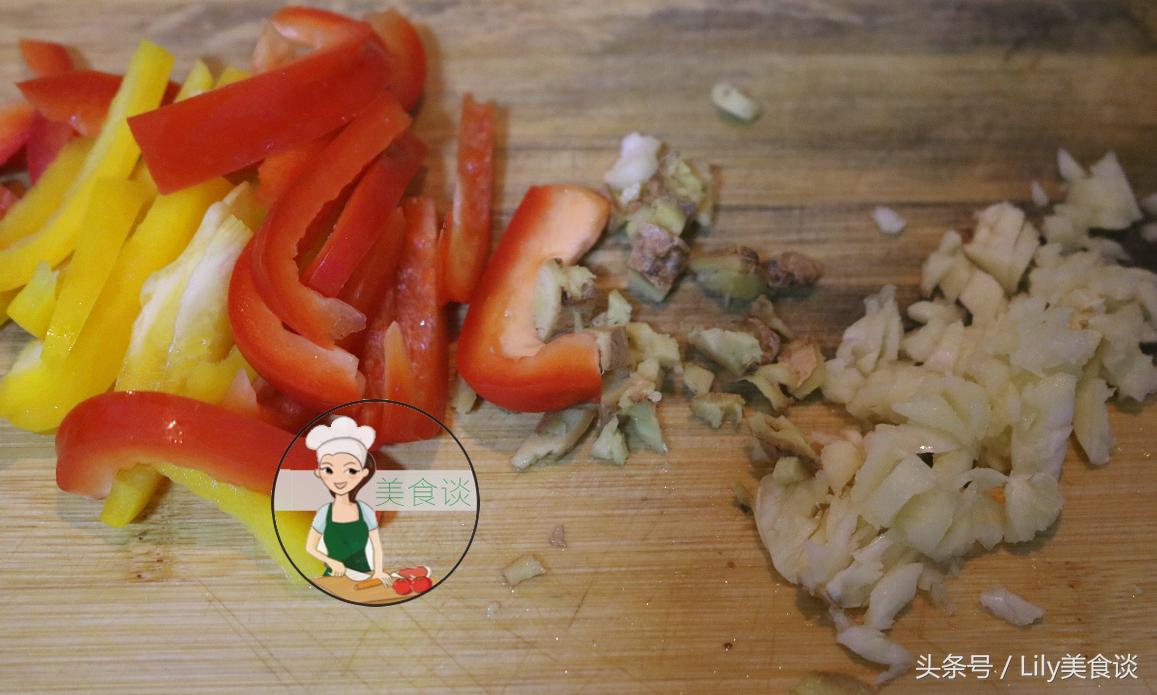 煎鱼时如何煎才不会粘锅掉皮呢,怎么煎鱼粘锅不掉皮又好吃