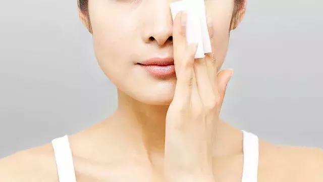 脸部脱妆了应该怎么补妆,脱妆怎么补救最强补妆大法来啦