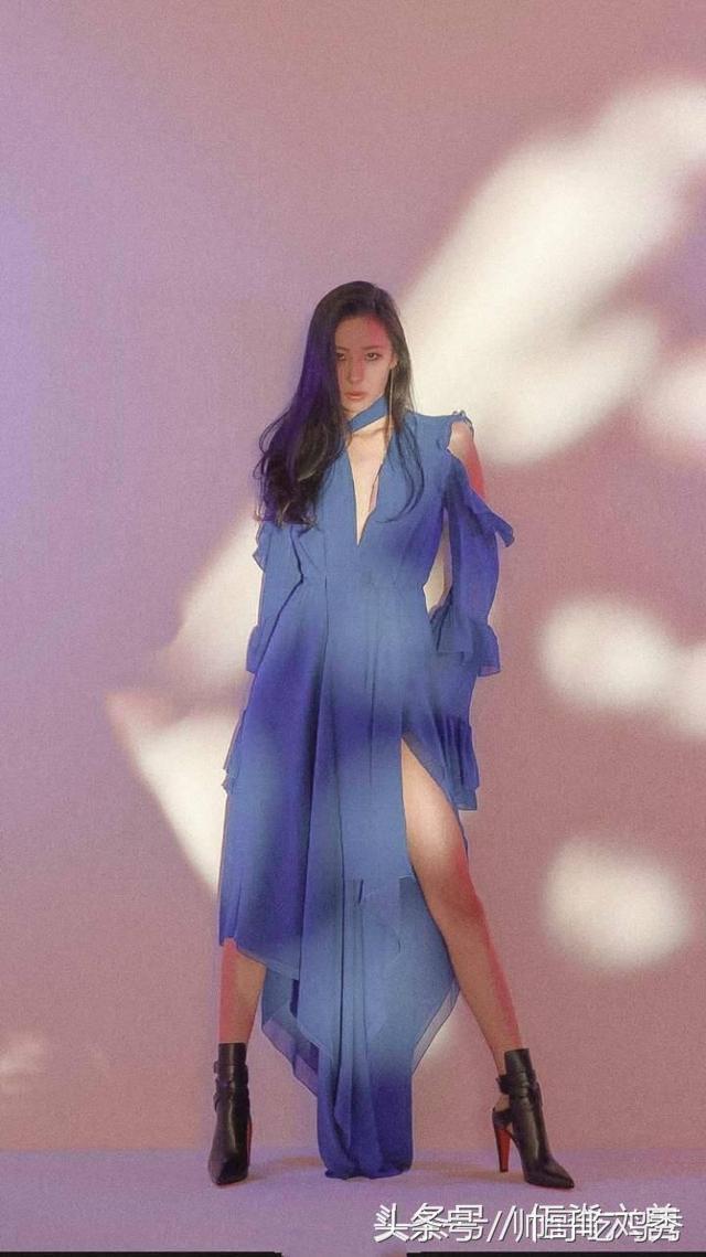 腿长110cm的她是“南韩第一美腿”，如今水舞台大玩湿身诱惑！