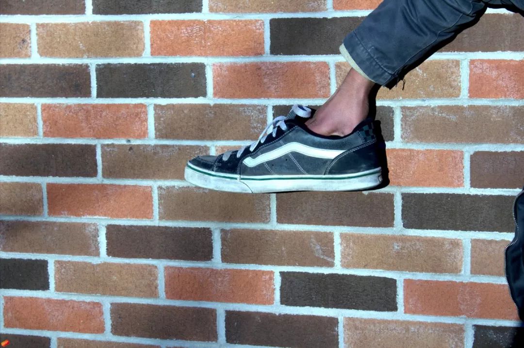 Dior马鞍包宣传视频因太土引争议；Gucci母公司成回报率最高的奢侈品集团，以及Vans、Skechers等财报