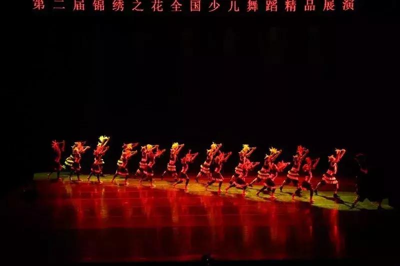 今天，请把朋友圈留给咱黄埔青少年！为你们打Call日夜不分~