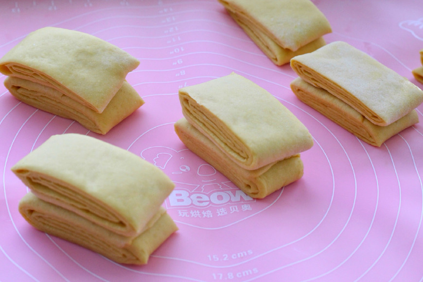 最简单的花卷做法只需要一根筷子,花卷简单的不用筷子拧法