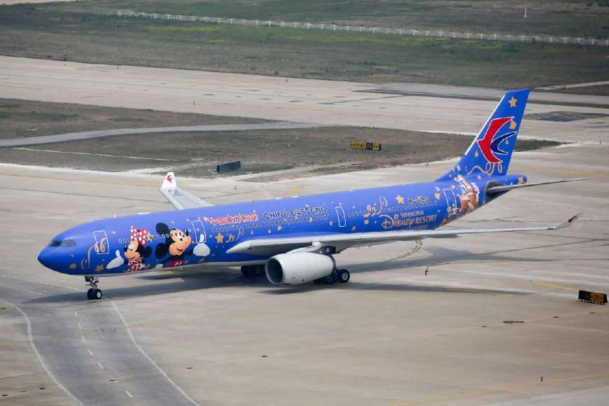 拼颜值：从卡通到球队标志，盘点世界各地酷炫而多彩的飞机机身