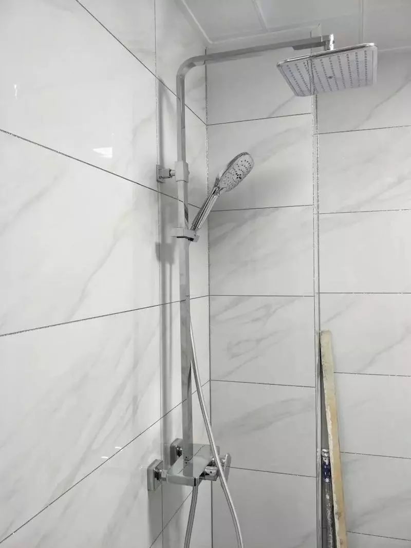 金色淋浴花洒和银色哪个好,黑色淋浴花洒性价比