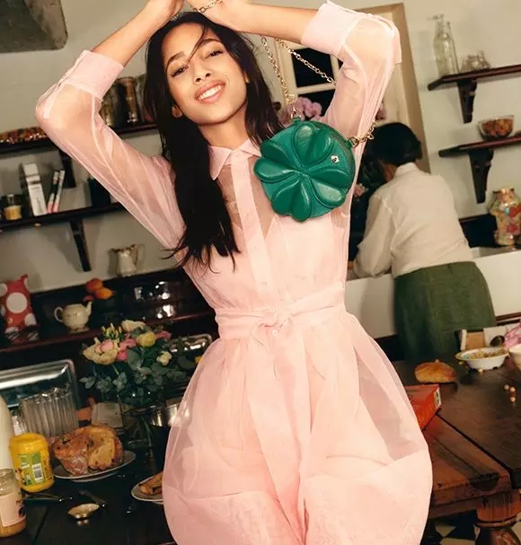 「逢逛必买」｜“穿上她家的裙子，不去派对也该去喝一杯！”