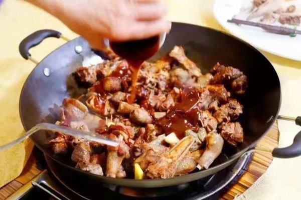 火焰炖大鹅、香辣片片鱼、沙锅串串香、鸭血粉丝汤你更喜欢哪个？