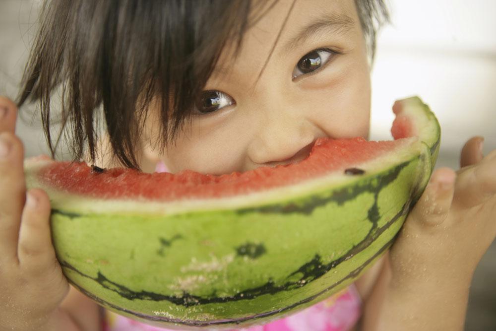 如何去除衣服上的西瓜汁,衣服不小心染上了西瓜汁怎么洗