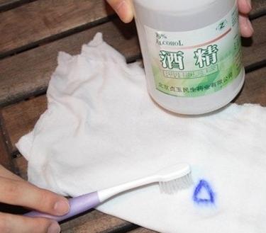 如何去除衣服上的西瓜汁,衣服不小心染上了西瓜汁怎么洗